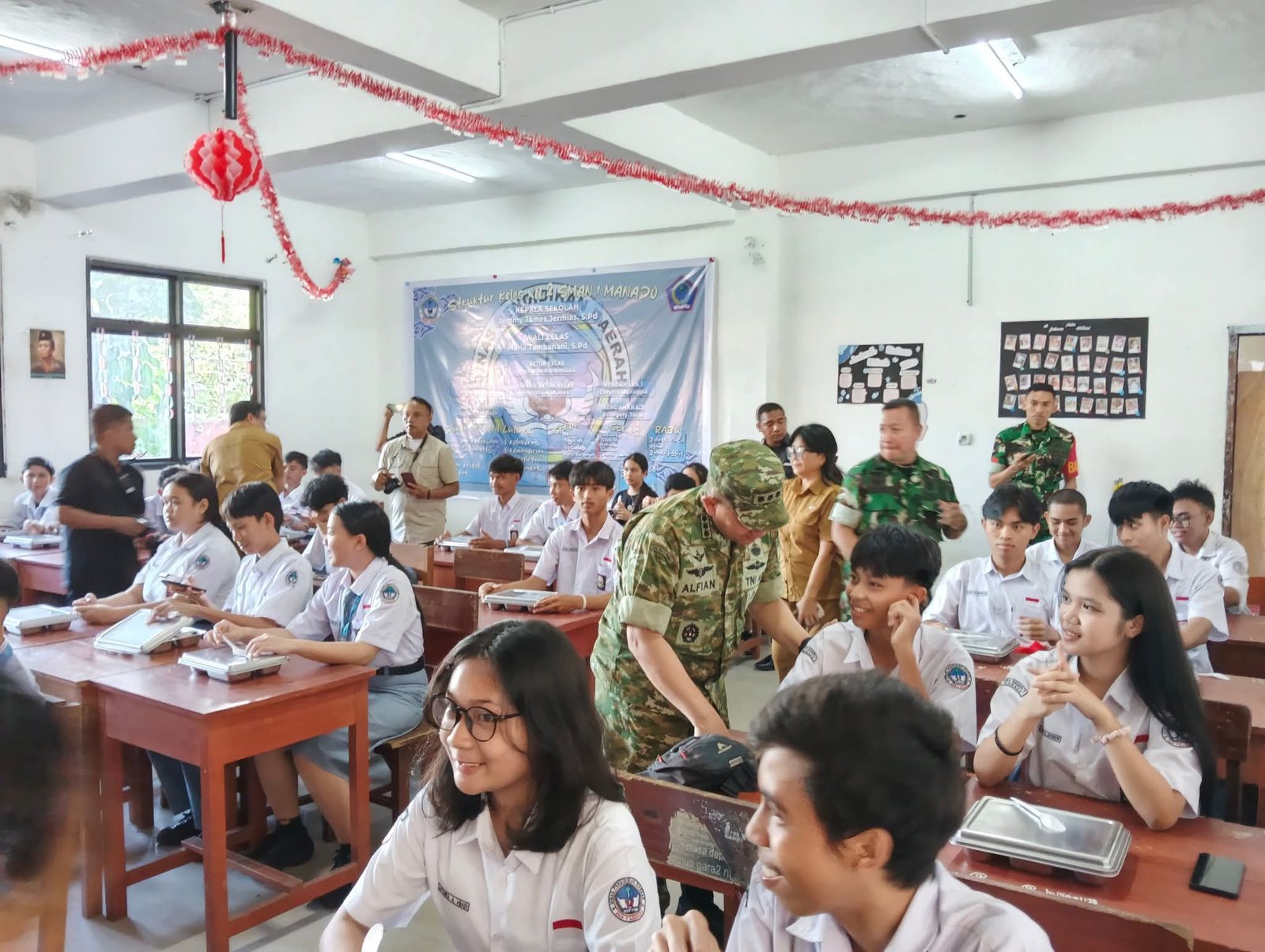 Kunjungan Pangdam XIII/Merdeka Tinjau Program Makanan Bergizi Gratis bagi Siswa SMA Negeri 1 Manado