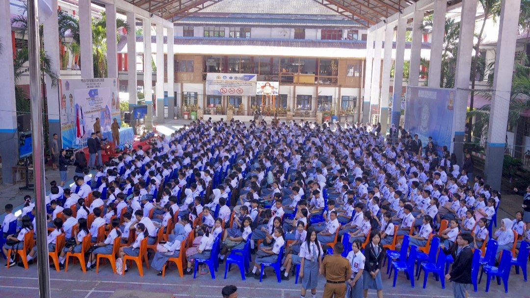 Semangat Baru: Pancarkan Energi Positif Masa Pengenalan Lingkungan Sekolah SMAN 1 MANADO